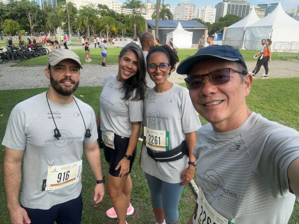 Minutes before the start, from left to right: Danilo, Lia, Jane, and Fabrício. 